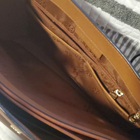 Tory burch purse - Picture 4 of 4